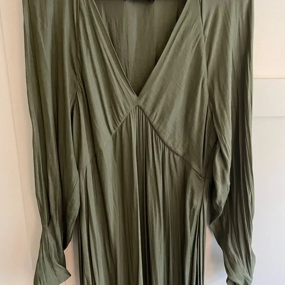 Banana Republic green dress - Picture 3 of 7